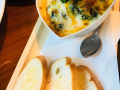 -Chom Cafe and Restaurant