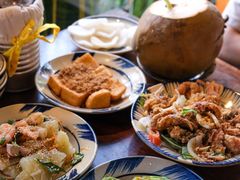 -Cuc Gach Quan Restaurant
