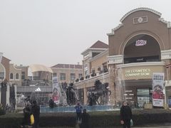-百联奥特莱斯广场(武汉盘龙店)