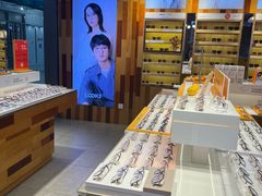 -LOOK眼镜·蔡司依视路配镜(宝山万达店)