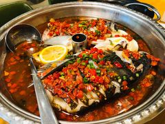 剁椒鱼头-老板很二(吉大店)