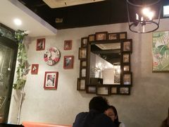 -layback cafe & bar
