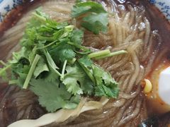 -滋滋香馄饨(听海路店)