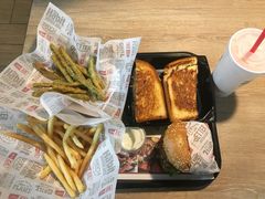 -The Habit Burger Grill 哈比特汉堡(复兴soho店)