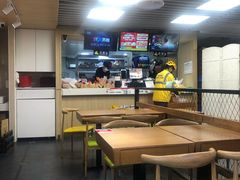 大堂-华莱士炸鸡汉堡(崇文门搜秀城店)