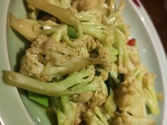-阿瓦山寨·湘菜现炒·剁椒鱼头王(咸阳总店)