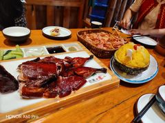 -老滇山寨•云南特色菜•地方菜•民族风情歌舞表演(金碧店)