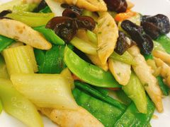 兰豆西芹炒鱼柳-轩记海鲜餐厅·四十五年老字号·经典粤菜(西区彩虹店)