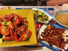 老武汉油焖大虾-霄汉牛三鲜湖北砂锅菜(万松园2店)