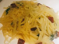 香菜梗炝土豆丝-绿茶餐厅(西单老佛爷店)