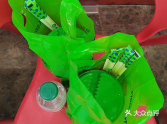 #0元玩转这座城等餐厅座位的时候呢，想着去买点饮品