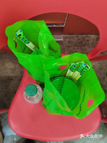 #0元玩转这座城等餐厅座位的时候呢，想着去买点饮品