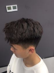 -宫铭烫发染发接发店