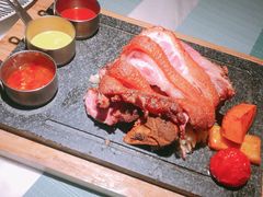 慕尼黑风味脆皮猪肘-蜜桃花开·中西融合菜E&W(南长街店)