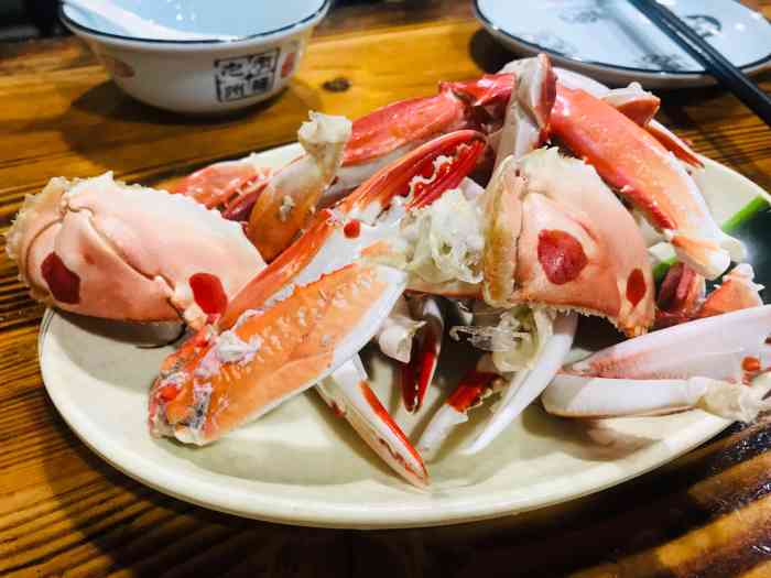 老伯蟹脚店-"晚上快七点到的店里,食客已经吃完了一波了.