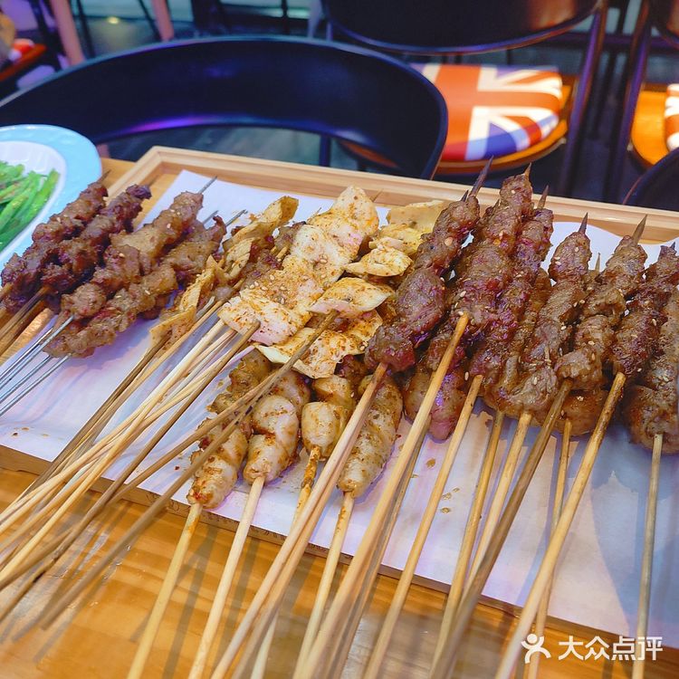 可以唱歌的东北特色杀猪菜撸串夜宵店