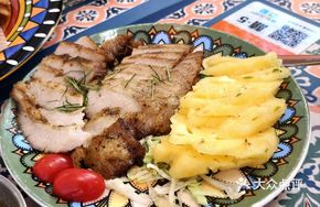 Grilled Pineapple Pork Neck