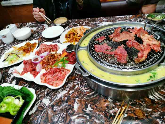 啊美丽炭火烤肉(劳动公园店)-"晚上去吃的啊美丽烤肉,去的时候大厅就