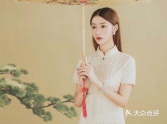 好喜欢这种素雅旗袍工笔画风格呢