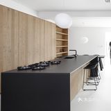 由车库改建的明亮宁静大屋