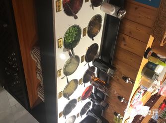 铜锅，是店里的特色，其实是去吃五星肥牛的