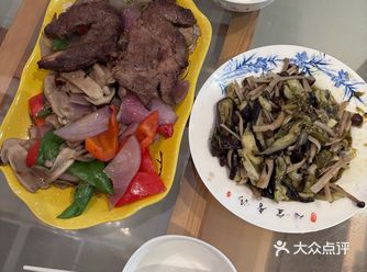 煎牛排和牛肝菌 烧椒茶树菇&茄子