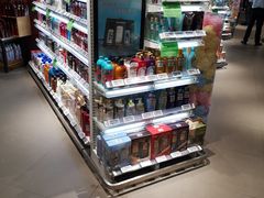 -中百仓储超市有限公司(越秀星汇维港店)