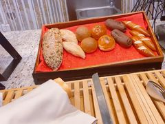 -怡豪大饭店·银顶旋转餐厅