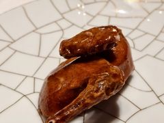 脆皮乳鸽-新荣记(南京西路店)