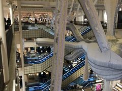 -乐蓬马歇百货公司(Rive Gauche)
