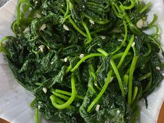 虾酱炒地瓜叶-黄记四更烤乳猪店