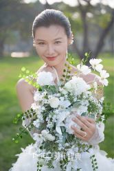 -现代经典婚纱摄影