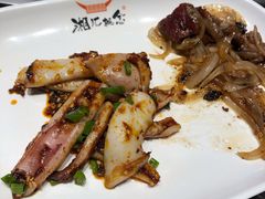 浇汁铁板鱿鱼-湘汇概念铁板烧(铁西万达店)