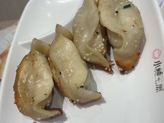 -小杨生煎(金山百联购物中心3楼店)