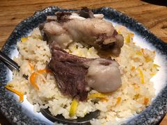 手抓饭-阿里家·新疆烤肉酒場 by MIG