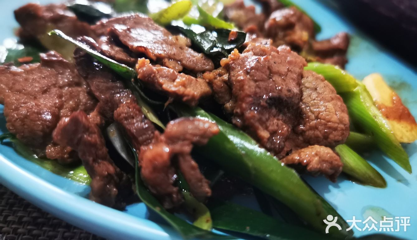 地址特仑苏牛奶一盒，高颜值紫薯一块儿