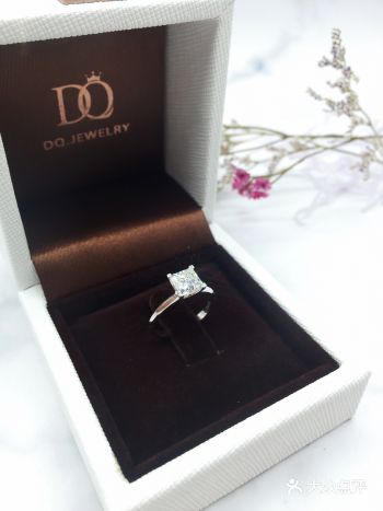 一克拉公主方钻戒欣赏!