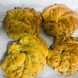 做了1个小版的辫子面包+4个小圆包