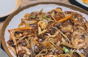 Seafood Big Plate Noodles with Meat Sauce