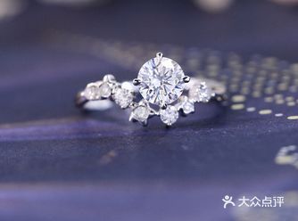 女人要精致自己给自己定制的钻戒