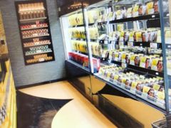 面包甜点陈列柜-周黑鸭(江汉路店)