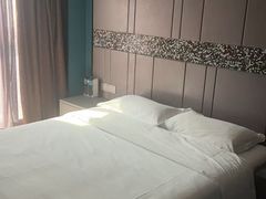 -粤塔x电竞酒店(深圳龙华大浪后浪新天地店)