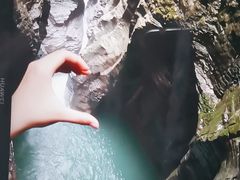 -蝶舞清江·恩施地心谷景区