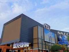 -SKECHERS 斯凯奇(上海国际时尚中心店)