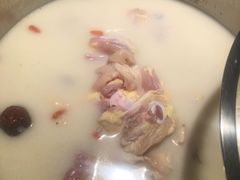 胡椒猪肚鸡-洪氏嗨捞·广东猪肚鸡·椰子鸡火锅(西咸万象城店)
