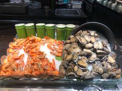 新鲜的活虾-钱小奴海鲜自助黑金店(杭州滨江龙湖店)