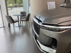 -理想汽车(世纪汇店)