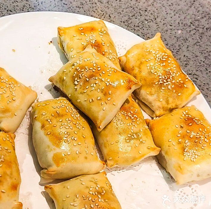 首推他们家的鲜切羊肉，每日现宰现切，肉质鲜嫩