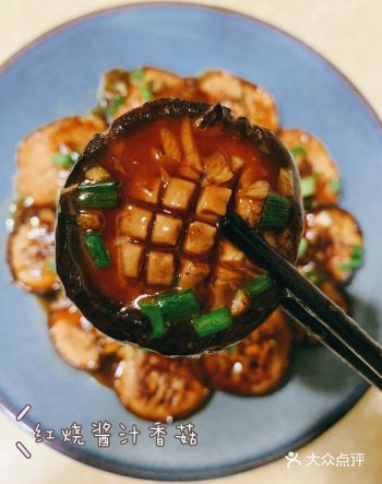 香菇是一种比较常见的食材营养丰富其中的多糖类物质可以