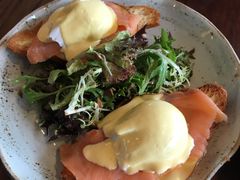 熏三文鱼班尼迪克蛋-ROAST coffee & eatery